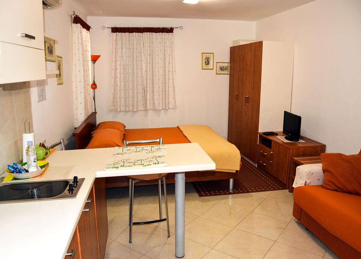 Santa Croce Free Parking * Rovigno